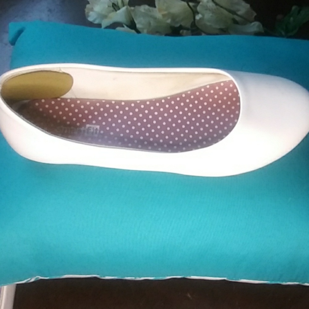 Shoes - Picture 5 of 5